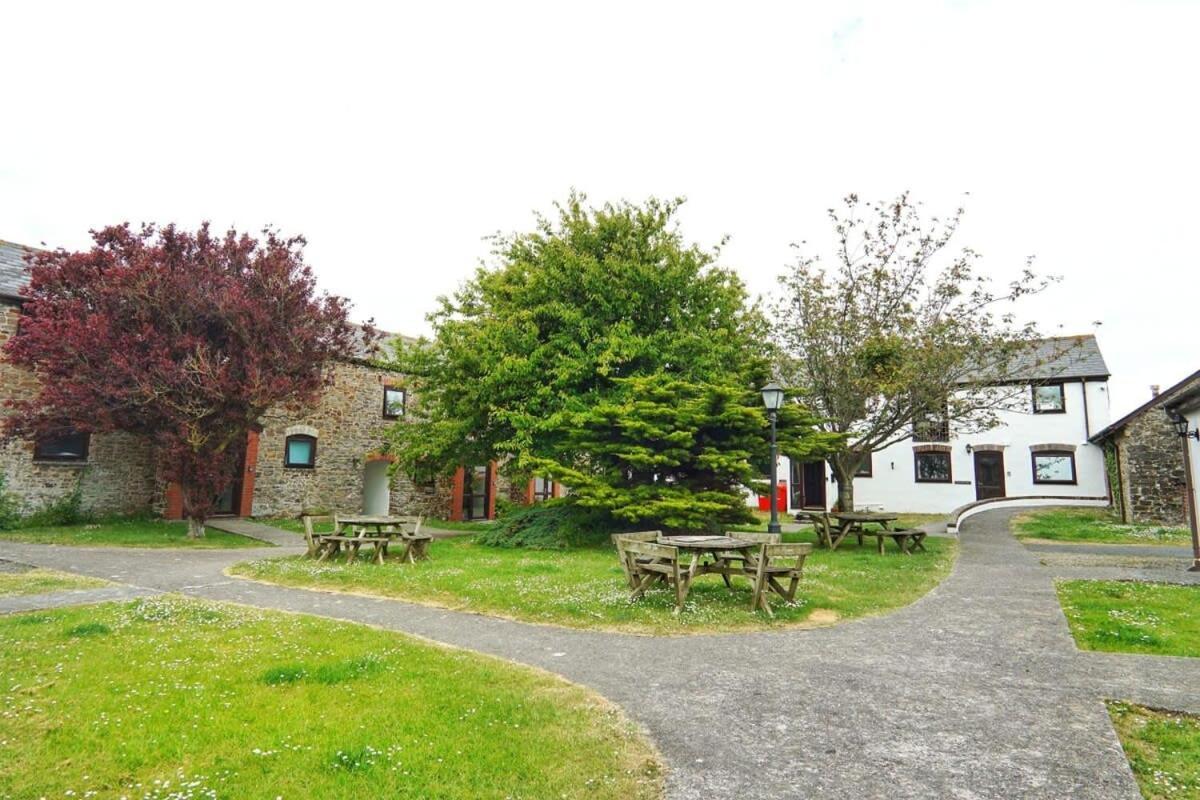 Lovely 2 Bedroom Coastal Cottage Near Bude Bagian luar foto