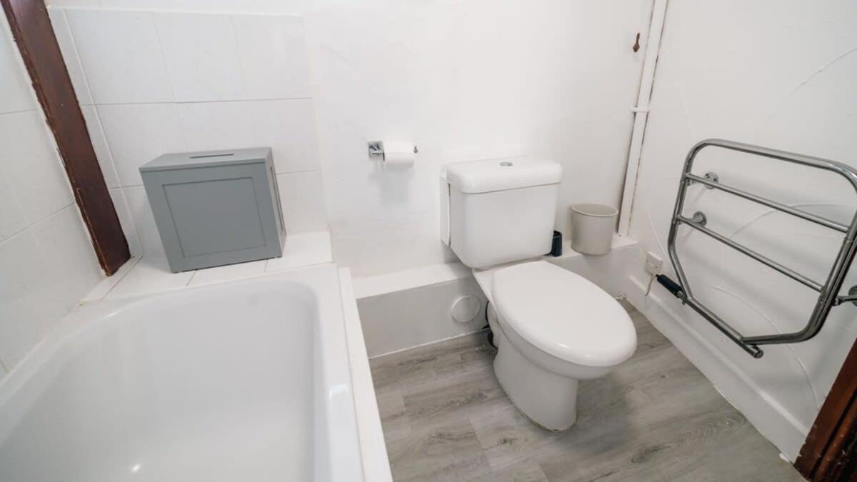 Lovely 2 Bedroom Coastal Cottage Near Bude Bagian luar foto