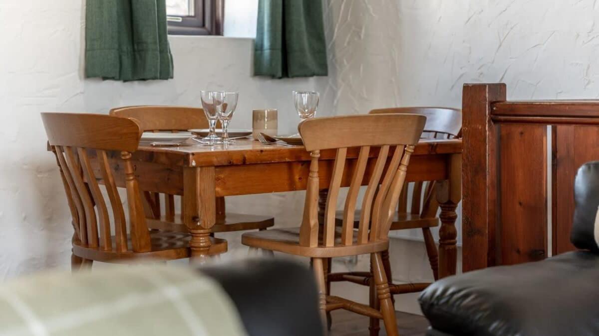 Lovely 2 Bedroom Coastal Cottage Near Bude Bagian luar foto
