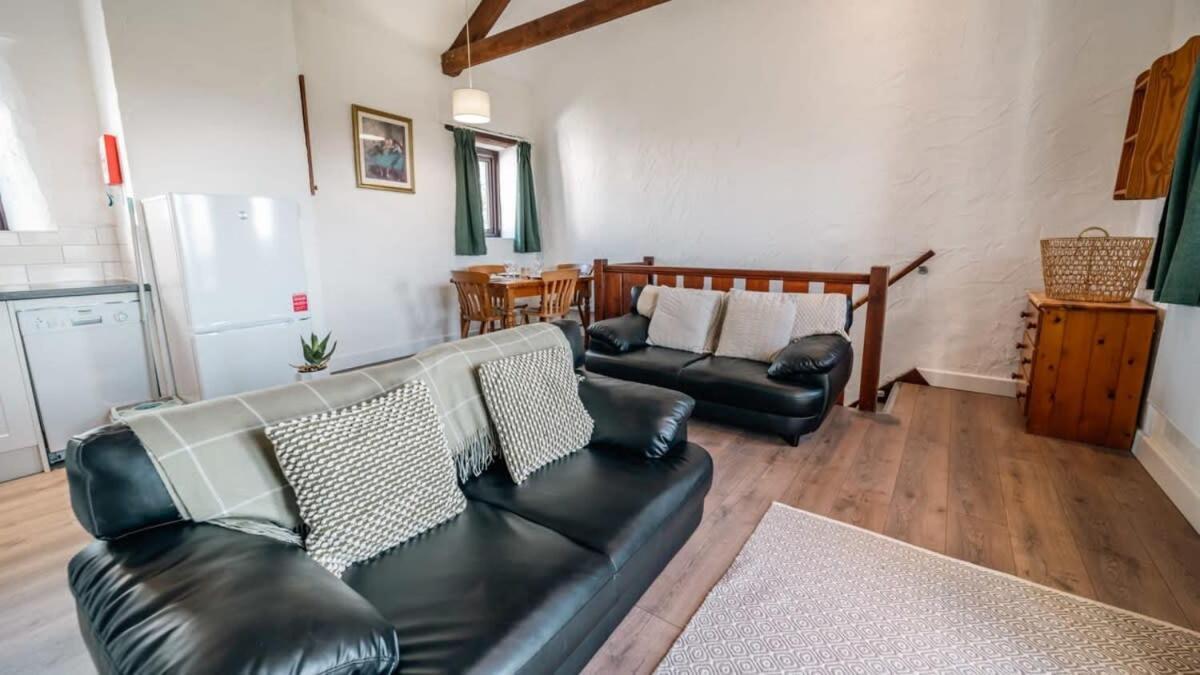 Lovely 2 Bedroom Coastal Cottage Near Bude Bagian luar foto