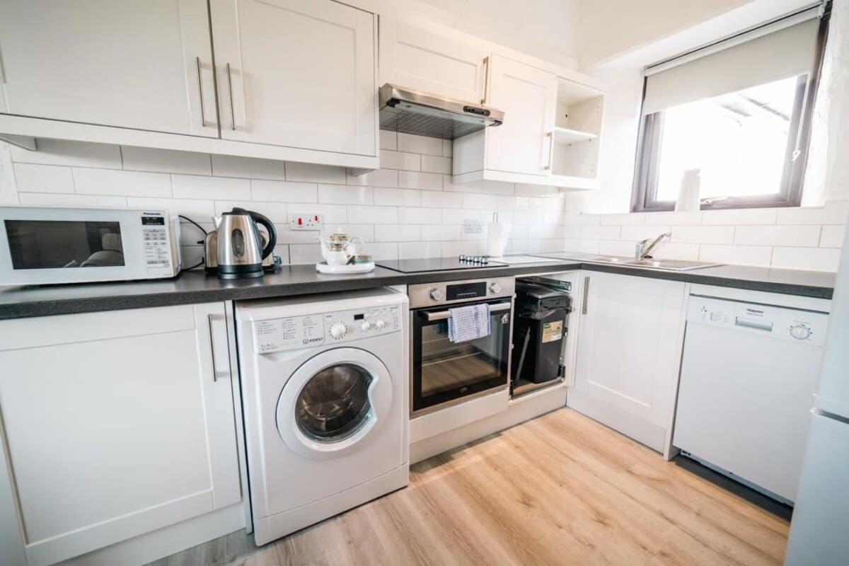 Lovely 2 Bedroom Coastal Cottage Near Bude Bagian luar foto