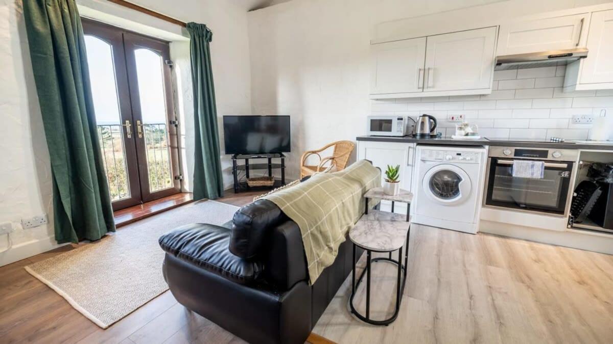 Lovely 2 Bedroom Coastal Cottage Near Bude Bagian luar foto
