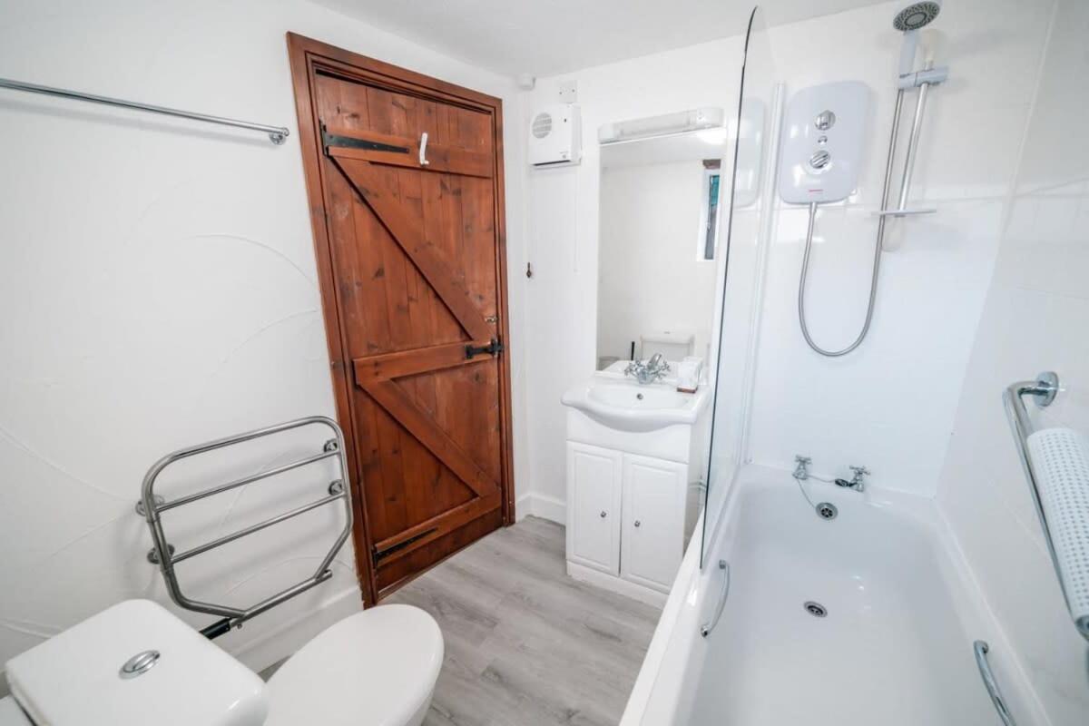 Lovely 2 Bedroom Coastal Cottage Near Bude Bagian luar foto